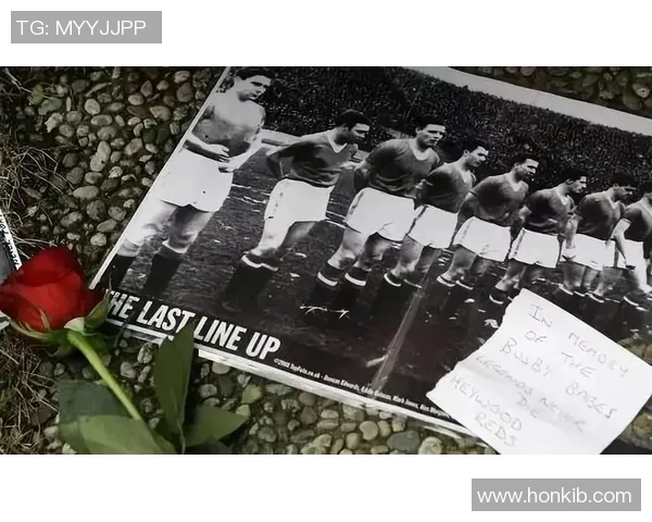 足球球星定制杯子展现个人风格与运动魅力,成为粉丝收藏新宠